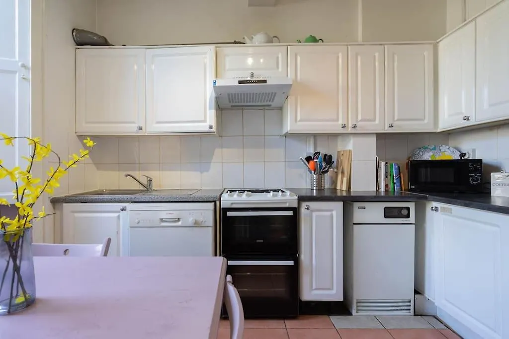 Central Claremont Townhouse Edynburg