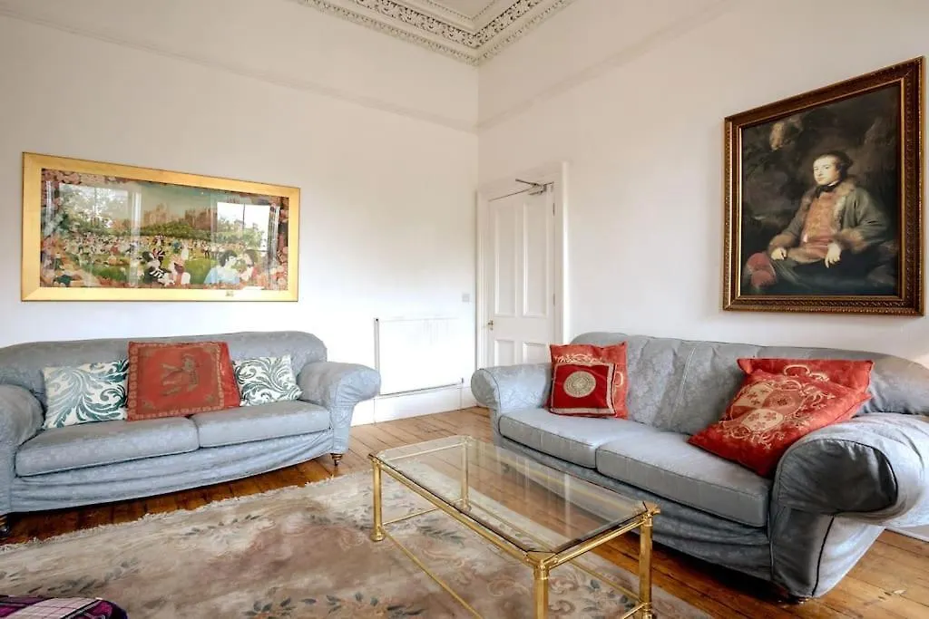 Central Claremont Townhouse Edynburg