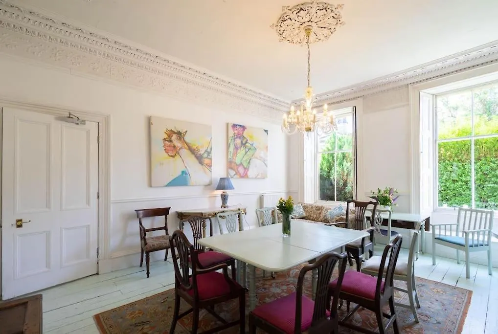 Central Claremont Townhouse Edynburg