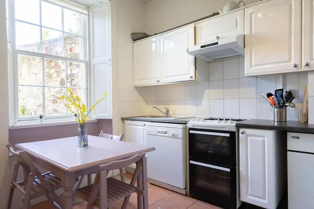 Central Claremont Townhouse Edynburg