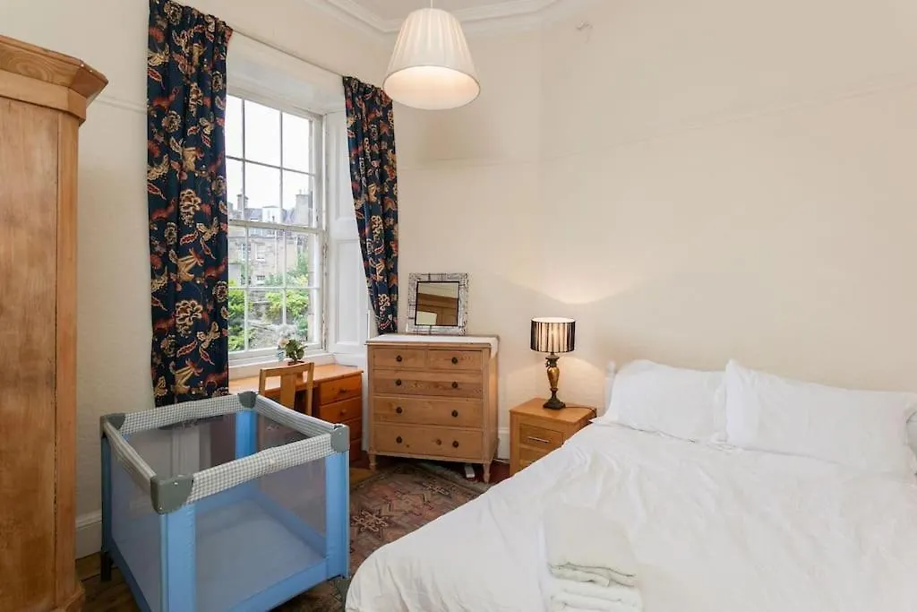 Central Claremont Townhouse إدنبرة بيت للعطل